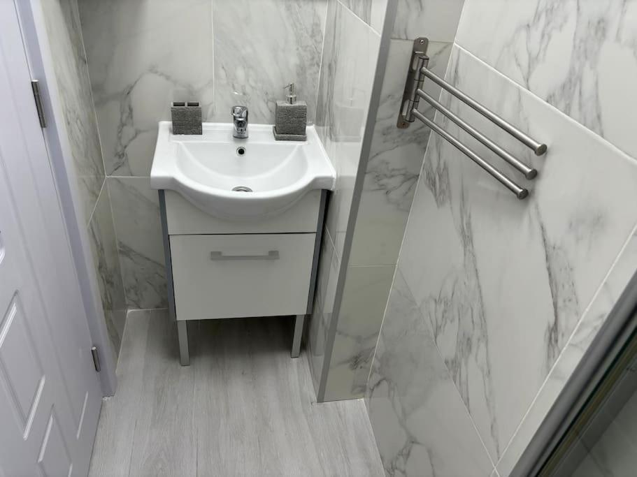 3 Camere Decomandat Boekarest Buitenkant foto