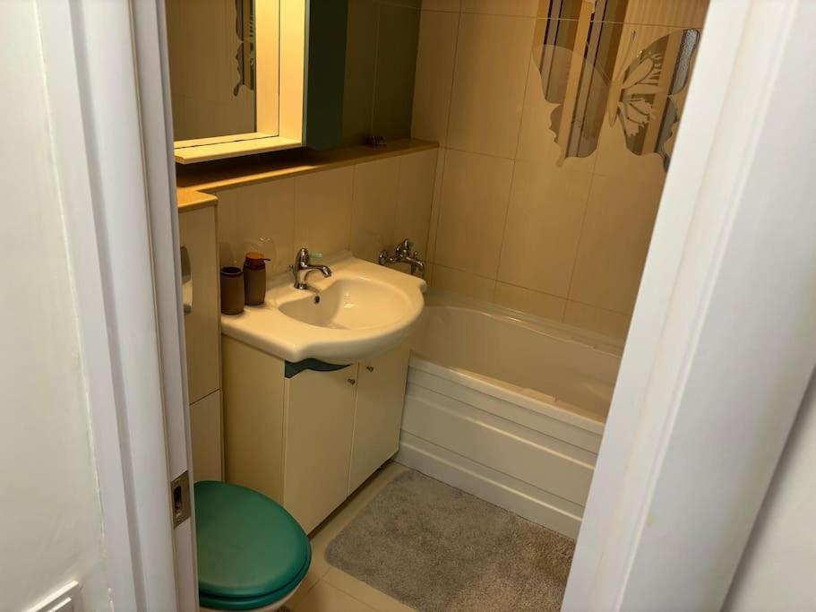 3 Camere Decomandat Boekarest Buitenkant foto